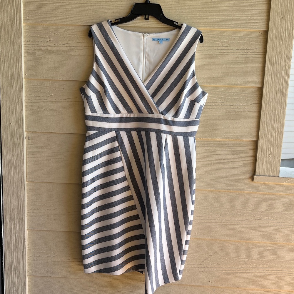 Antonio Melani Sleeveless Knee Length Dress - V-Neck - Empire Waist - SIZE 14